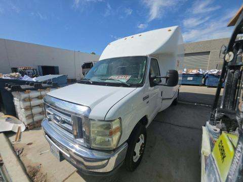 2011 Ford E-350 Base photo