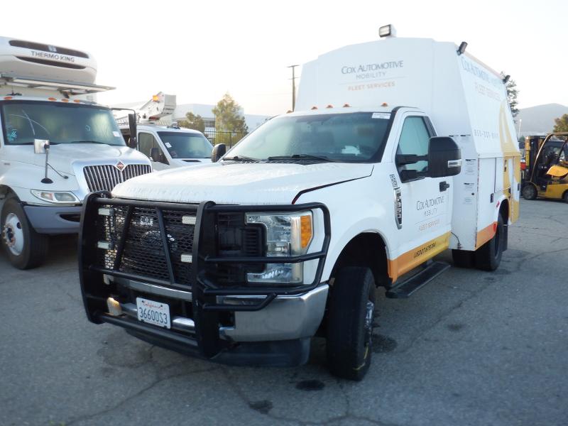 2017 Ford F-350 DRW XL photo