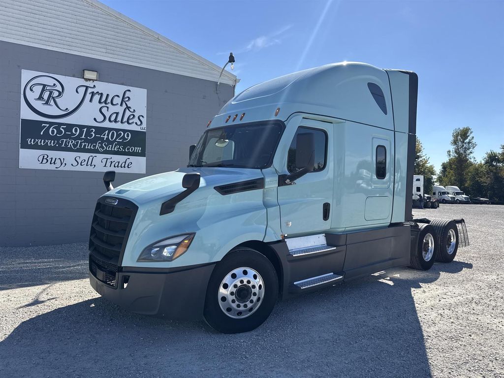 2021 Freightliner Cascadia 126 photo
