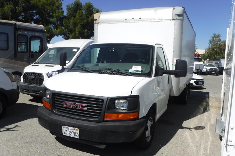 2011 GMC G3500 Cutawy Work VAN photo