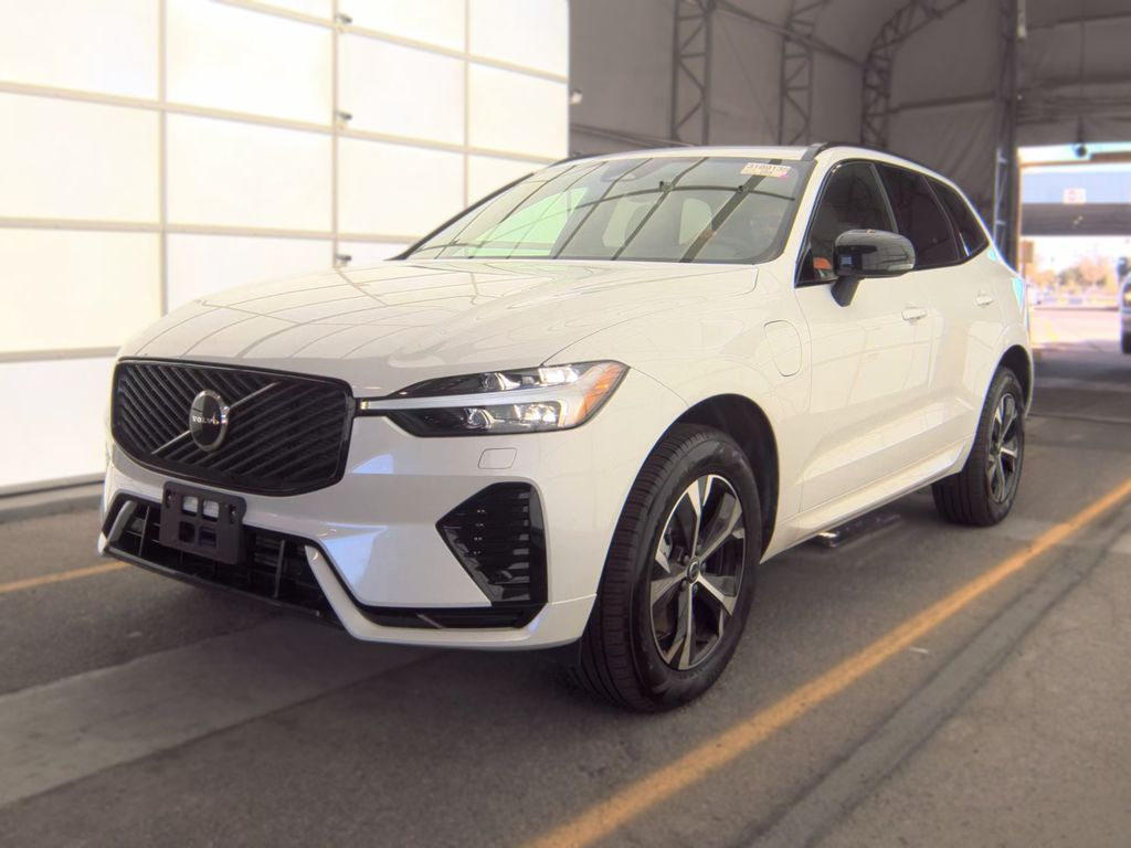 2026 Volvo XC60 Core photo