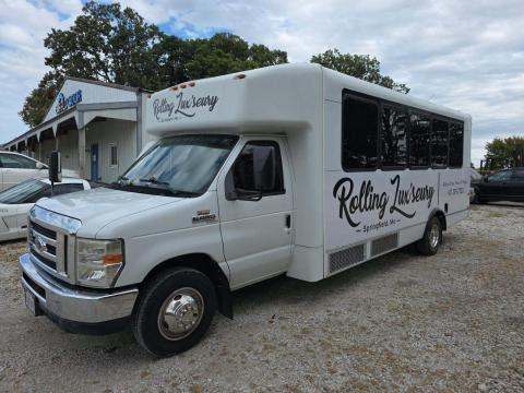 2013 Ford E-450 Base photo