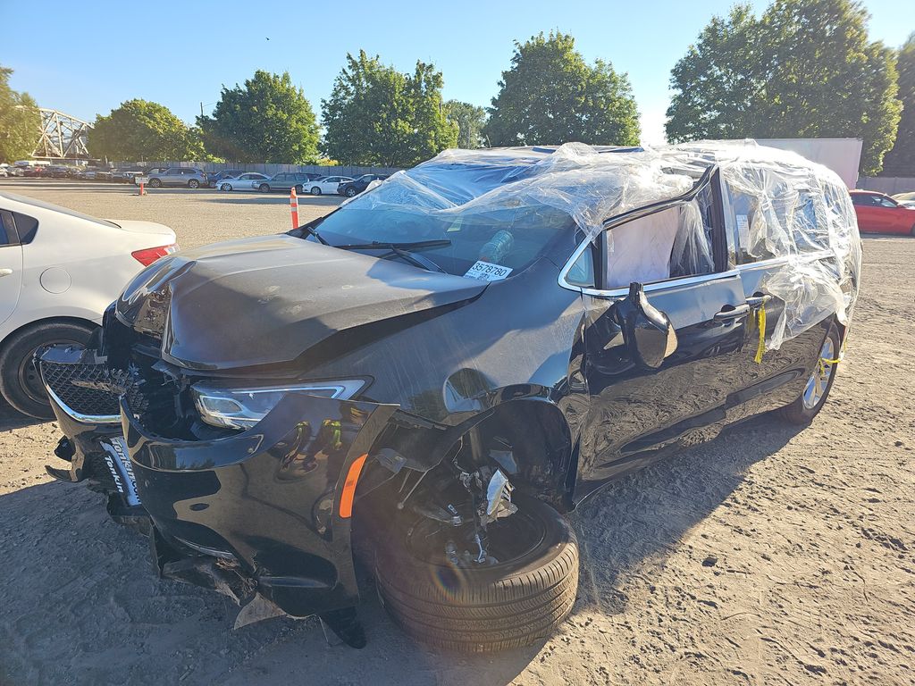 2026 Chrysler Pacifica Select photo