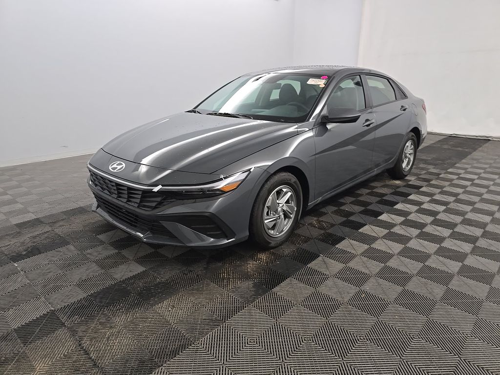 2026 Hyundai Elantra SE photo