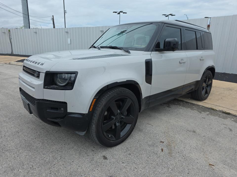 2026 Land Rover Defender Xdynam SE photo