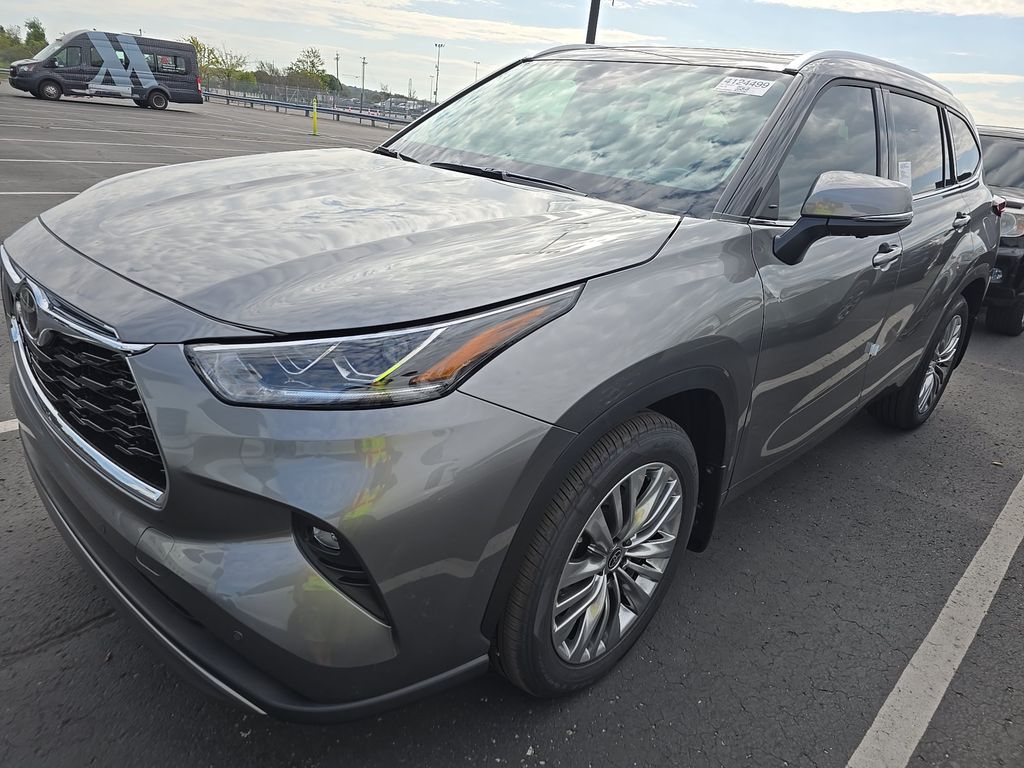 2026 Toyota Highlander Platinum photo