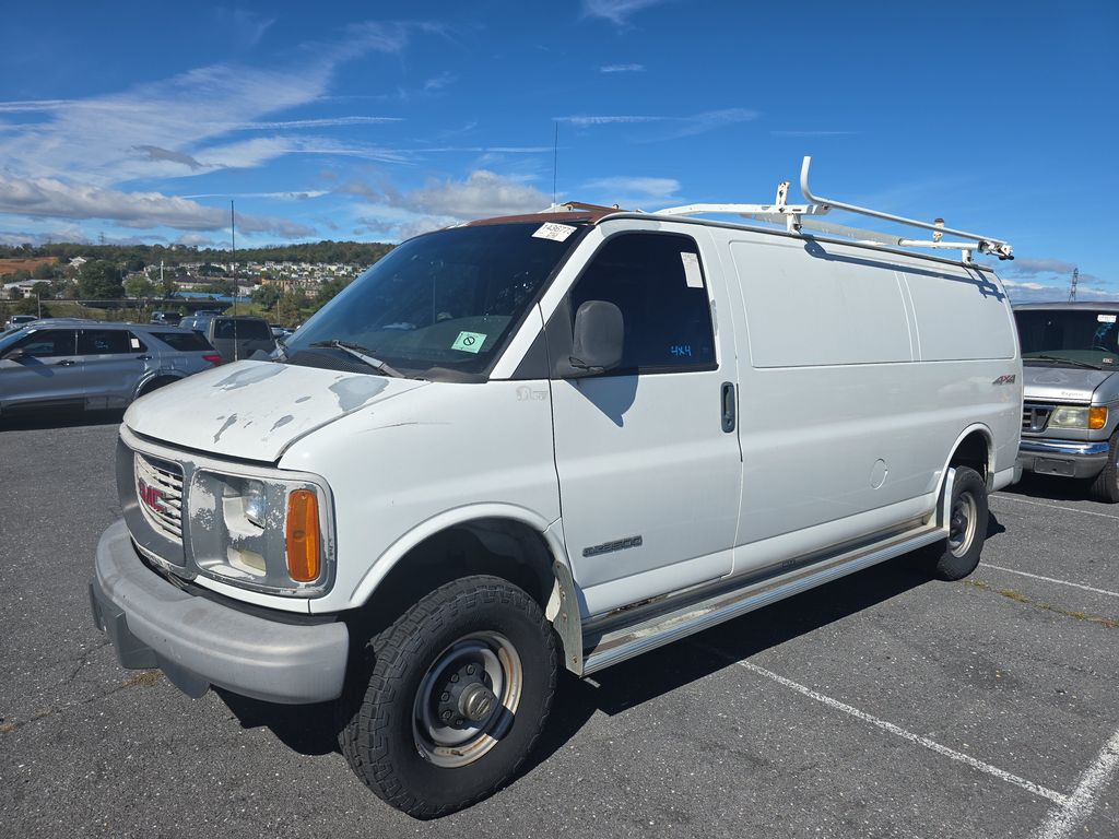 2002 GMC G3500 Cargo photo