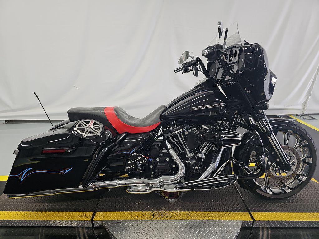 2019 Harley-Davidson Flhxs photo