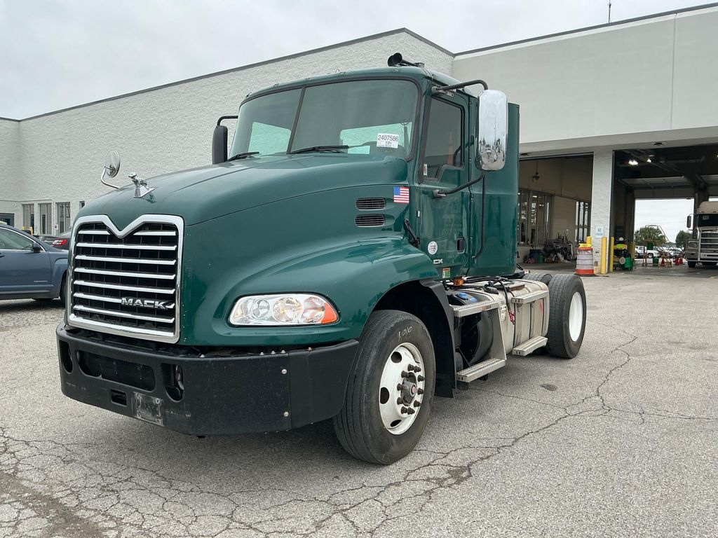 2017 Mack CXU612 photo
