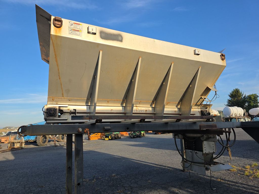 2011 Henderson FSHVA10HYD Spreader photo