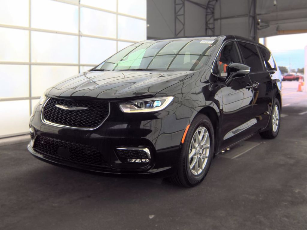 2026 Chrysler Pacifica Select photo