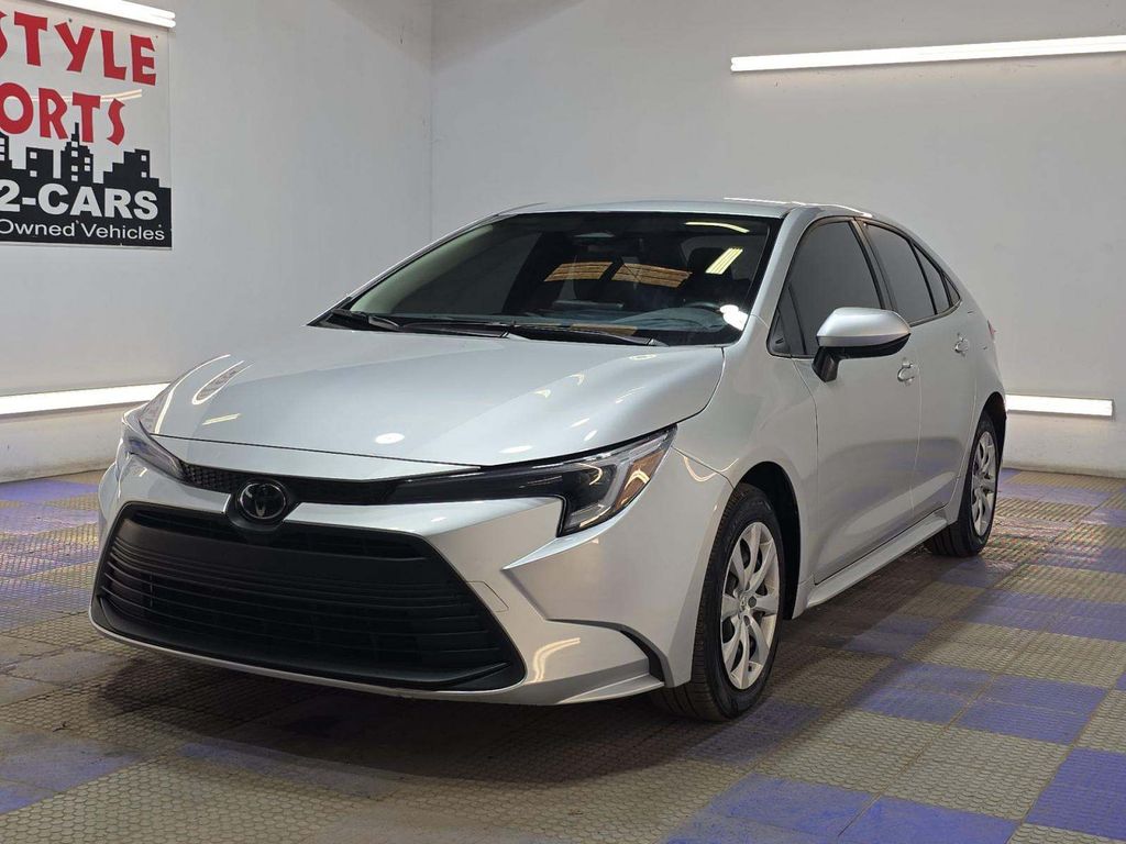2026 Toyota Corolla Hybrid LE photo