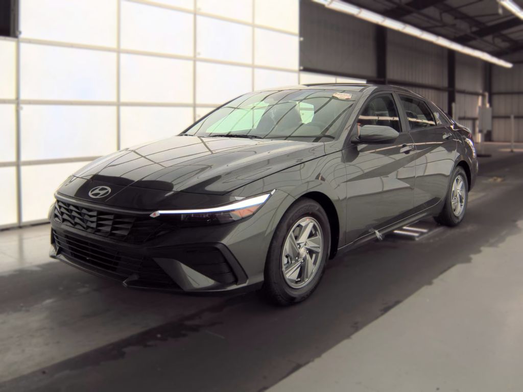 2026 Hyundai Elantra SE photo