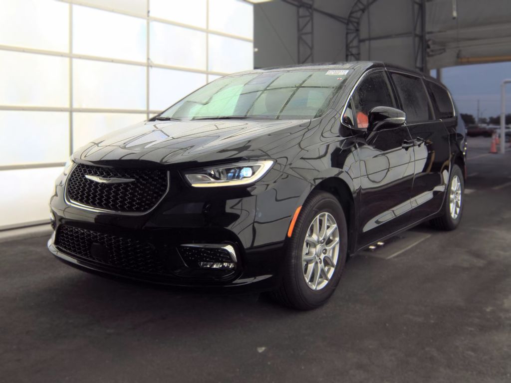 2026 Chrysler Pacifica Select photo