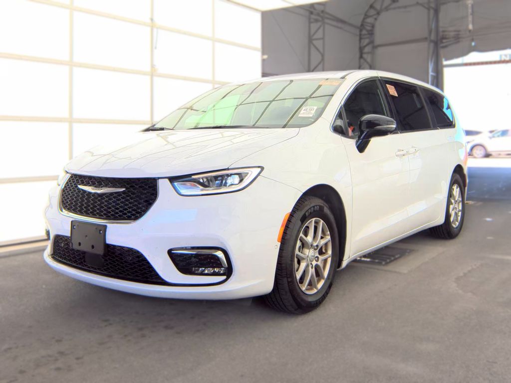 2026 Chrysler Pacifica Select photo