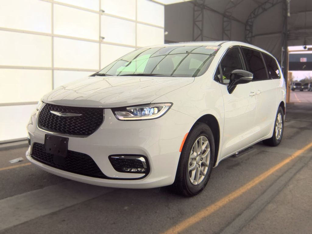2026 Chrysler Pacifica Select photo
