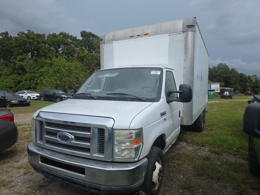 2013 Ford E-350 Cutaway photo