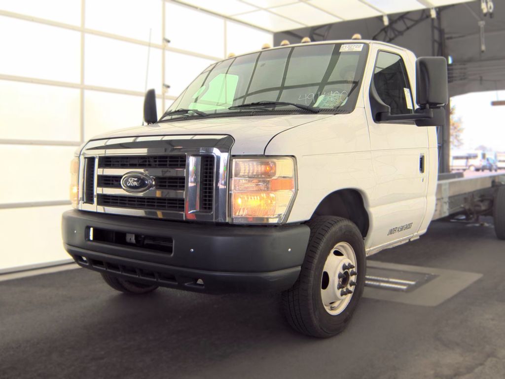 2011 Ford E-450 Cutaway photo