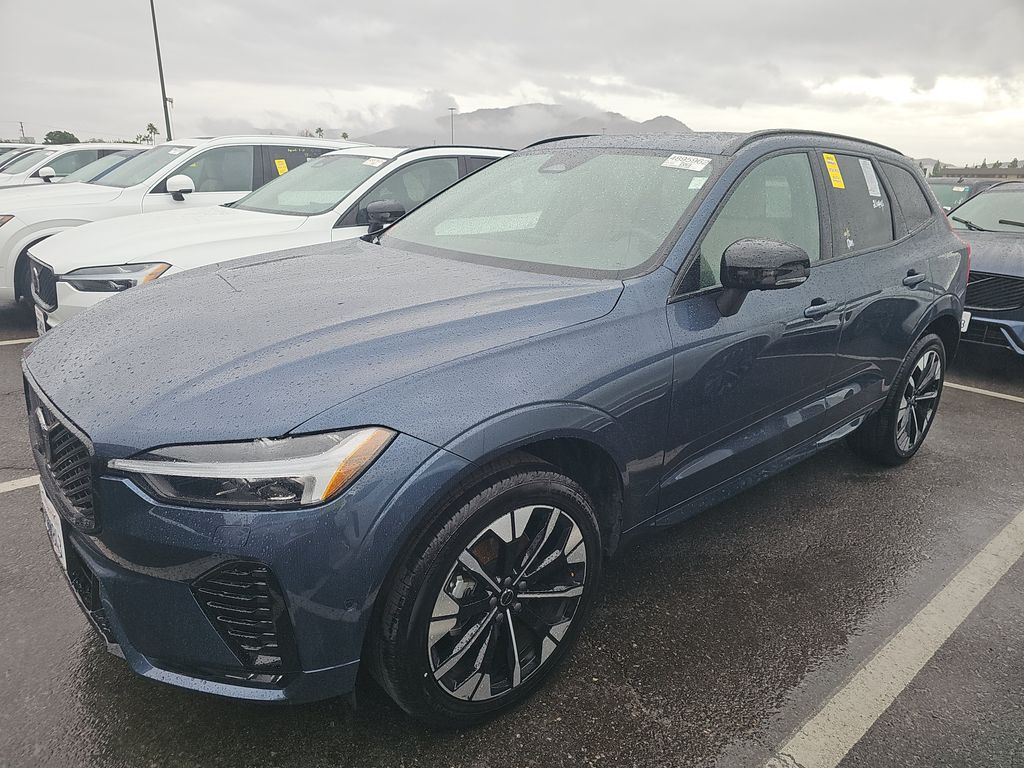 2026 Volvo XC60 Plus photo