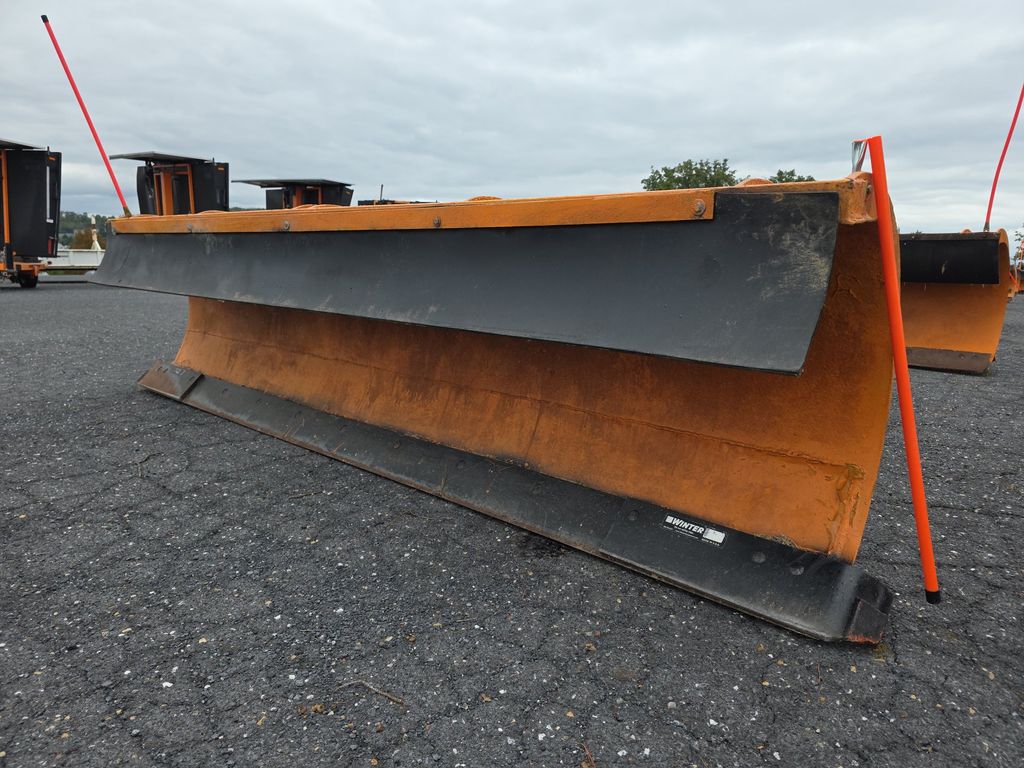 1993 Valk RV112116 Snowplow photo