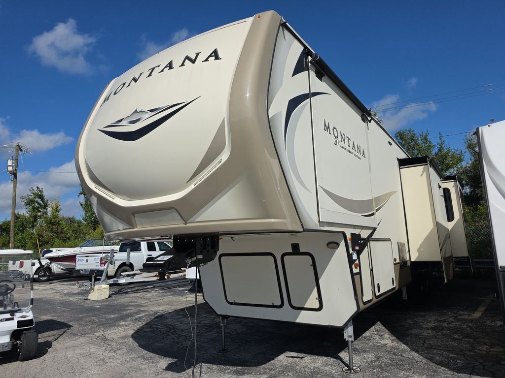 2019 Keystone Montana 3561 photo