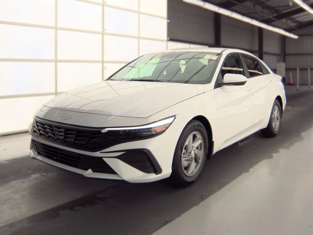 2026 Hyundai Elantra SE photo