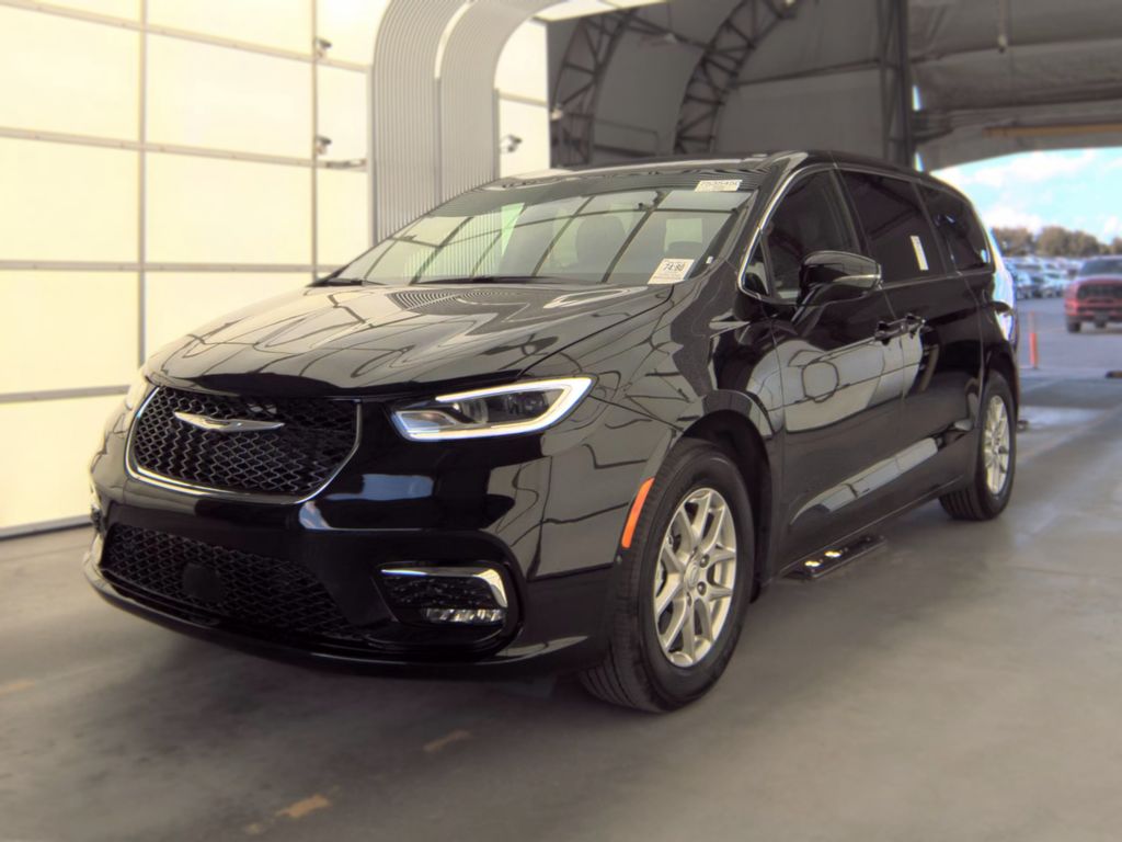 2026 Chrysler Pacifica Select photo