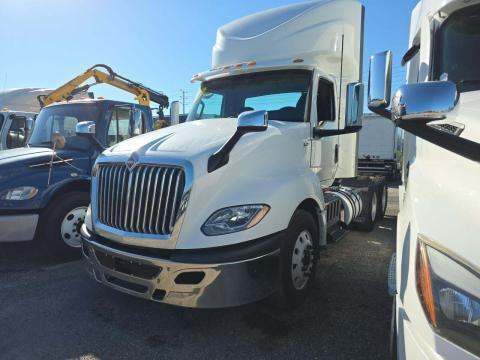 2020 International LT625 Base photo