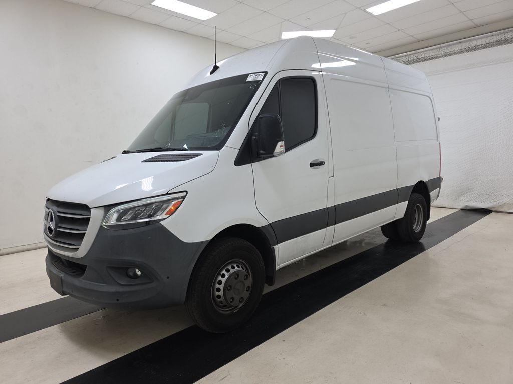 2021 Mercedes-Benz SPR 4500 Cargo photo