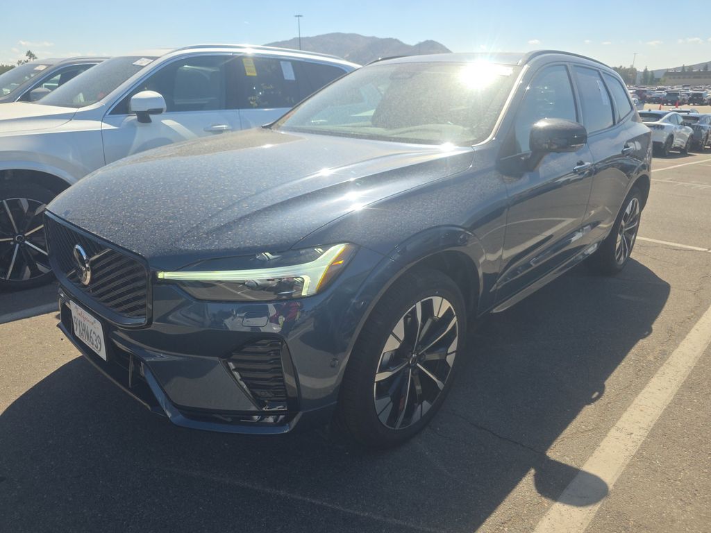 2026 Volvo XC60 Plus photo