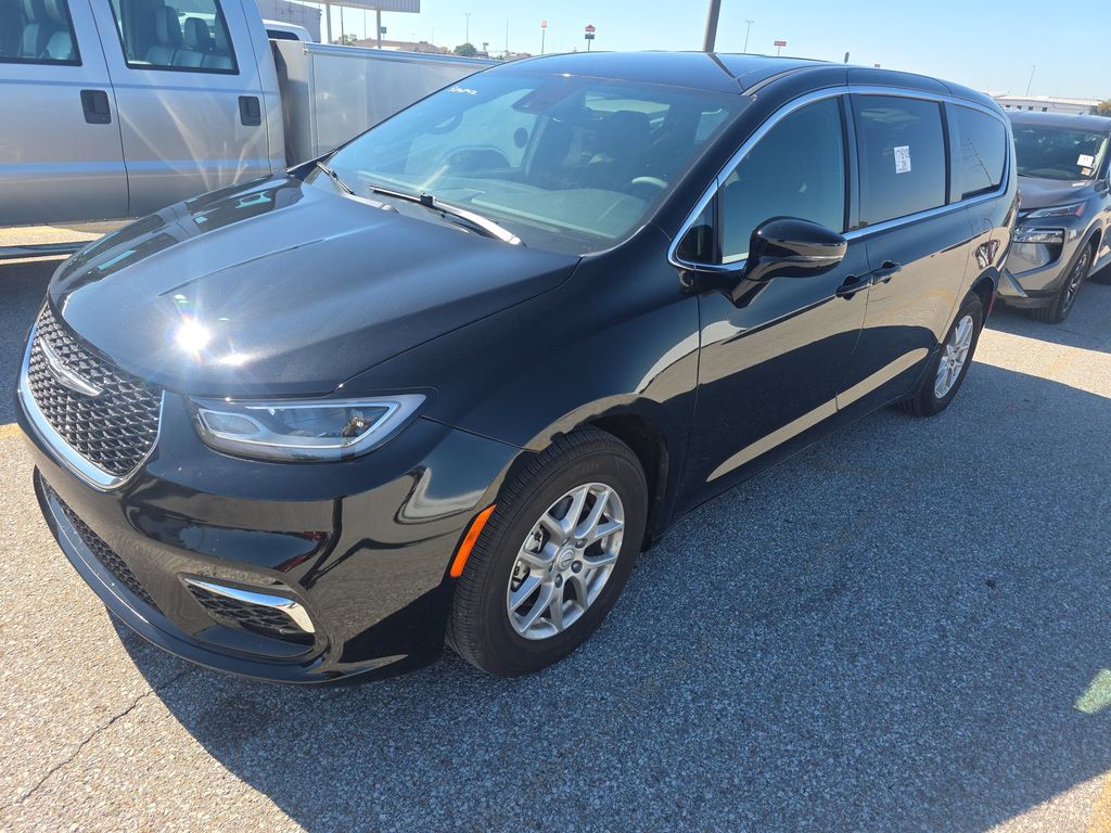 2026 Chrysler Pacifica Select photo