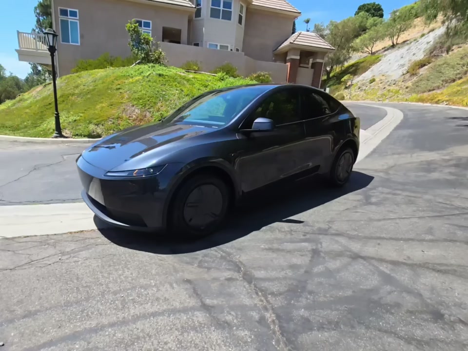 2026 Tesla Model Y Standard photo
