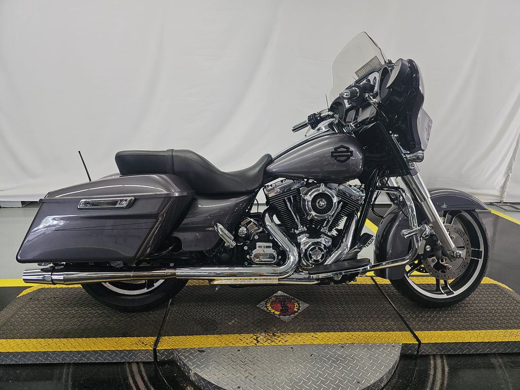 2014 Harley-Davidson Flhxs photo