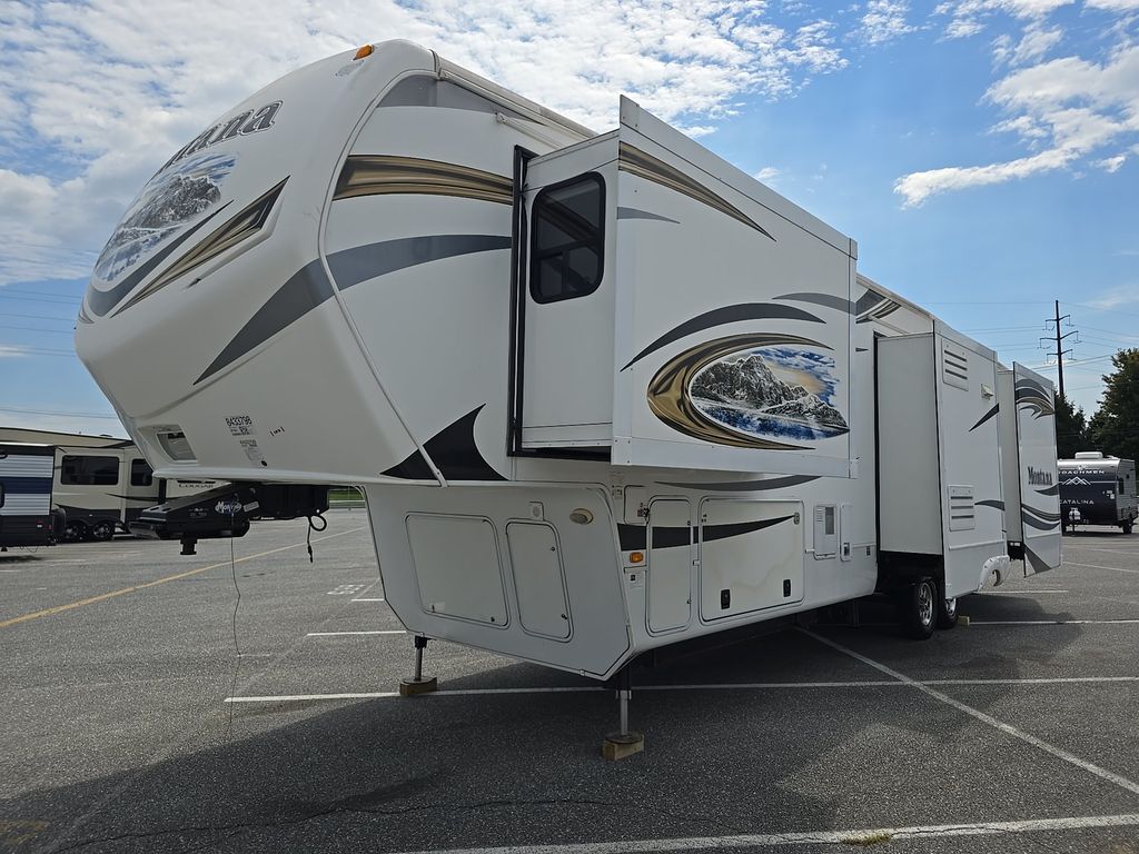 2013 Keystone Montana 3402 RL photo