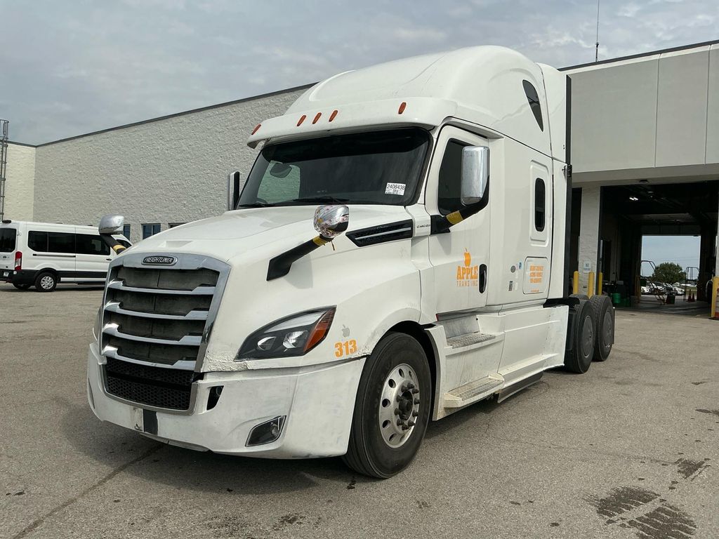 2019 Freightliner Cascadia 126 photo