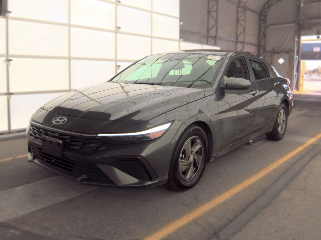 2026 Hyundai Elantra SE photo