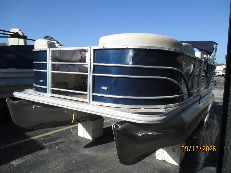 2018 Sylvan Mirage 8520 photo