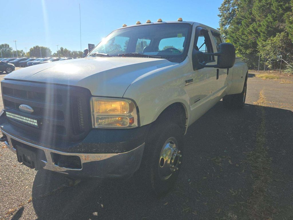 2006 Ford F-350 DRW XL photo