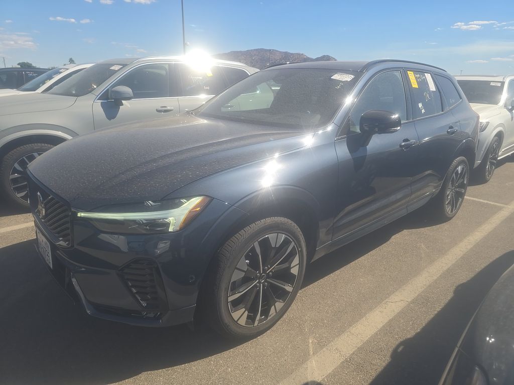 2026 Volvo XC60 Plus photo