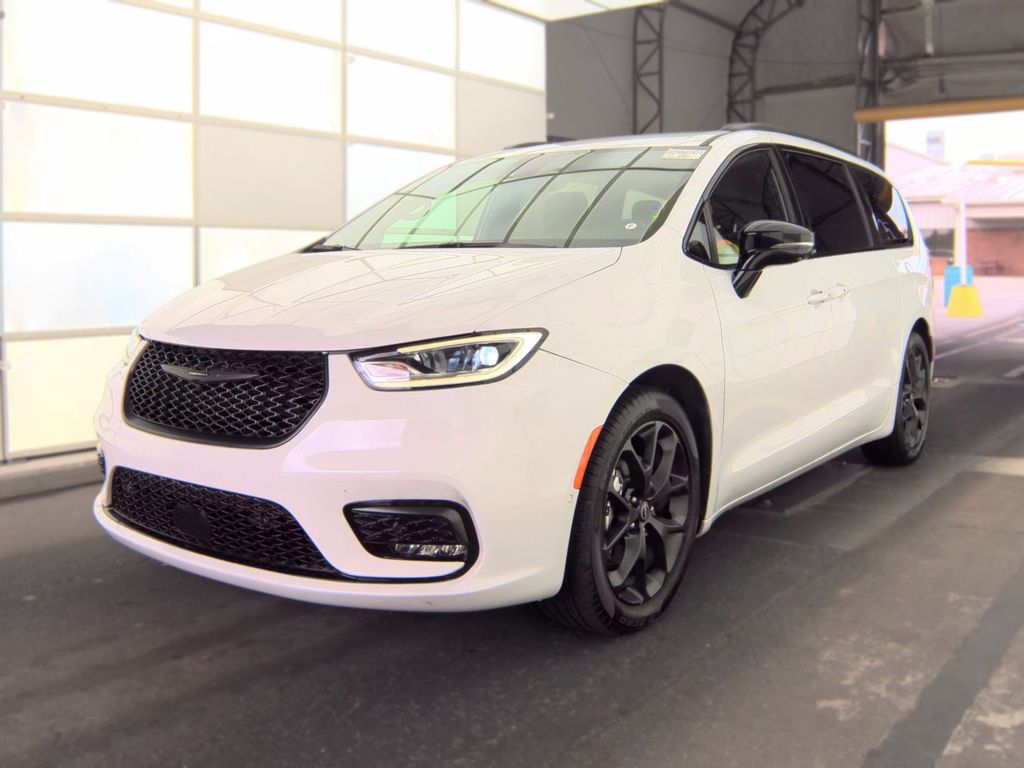 2026 Chrysler Pacifica Select photo