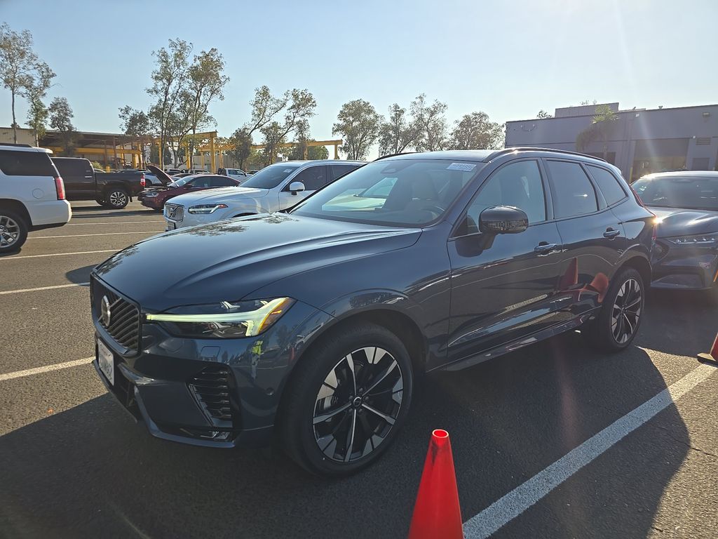 2026 Volvo XC60 Plus photo