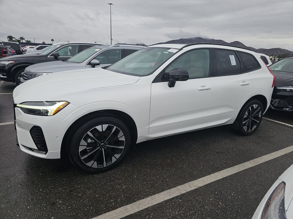 2026 Volvo XC60 Plus photo
