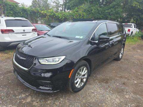 2026 Chrysler Pacifica Limited photo