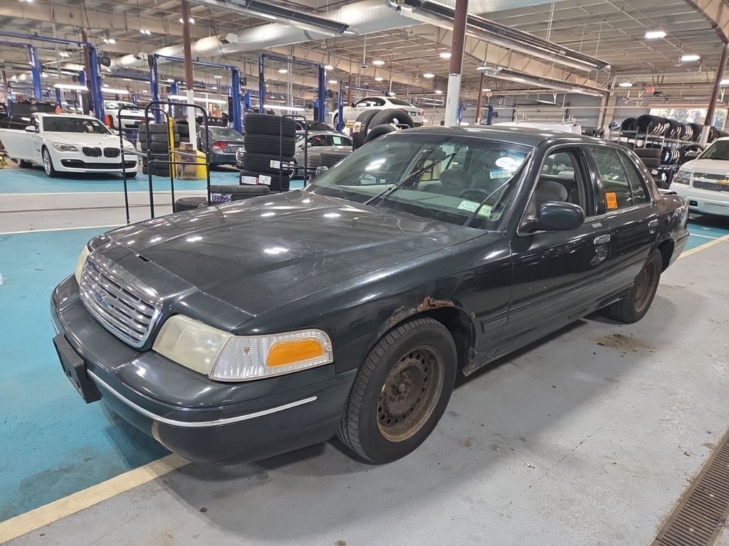 1999 Ford Crown Victoria Base photo