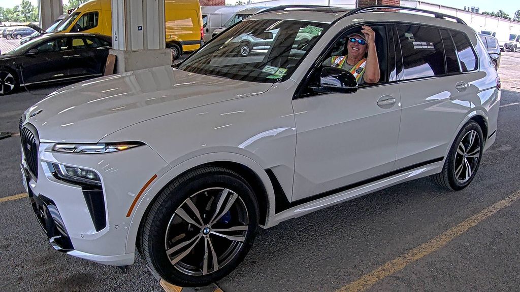 2026 BMW X7 Xdrive M60I photo