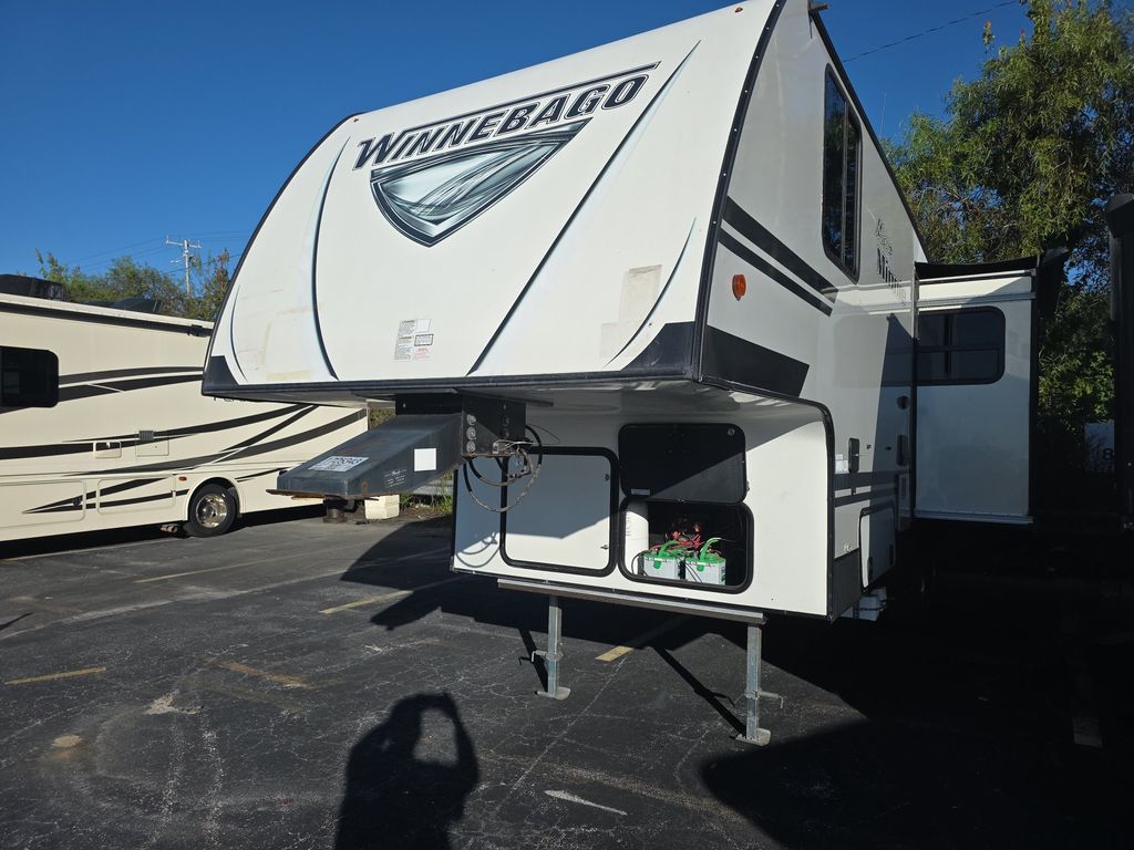 2020 Winnebago Micro Minnie 24 photo