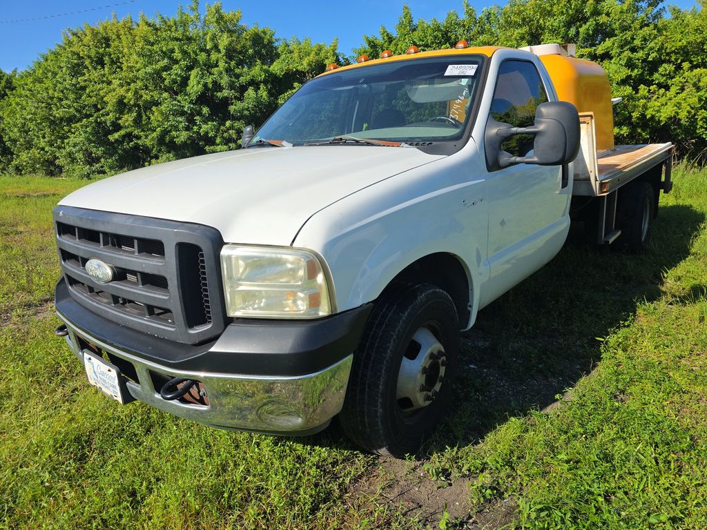 2006 Ford F-350 DRW XL photo