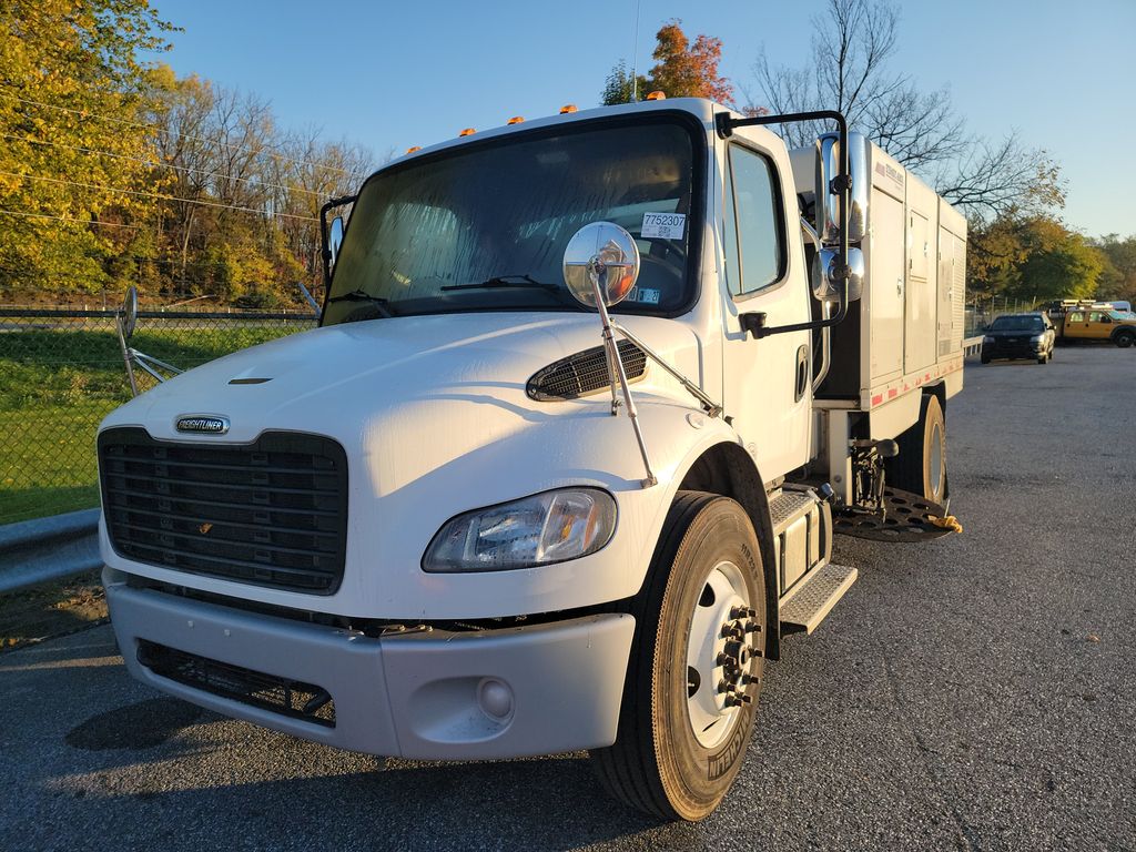 2020 Freightliner M2 photo