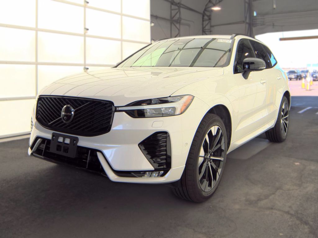 2026 Volvo XC60 Plus photo