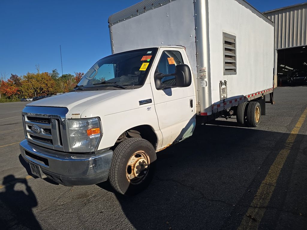 2014 Ford E-450 Cutaway photo